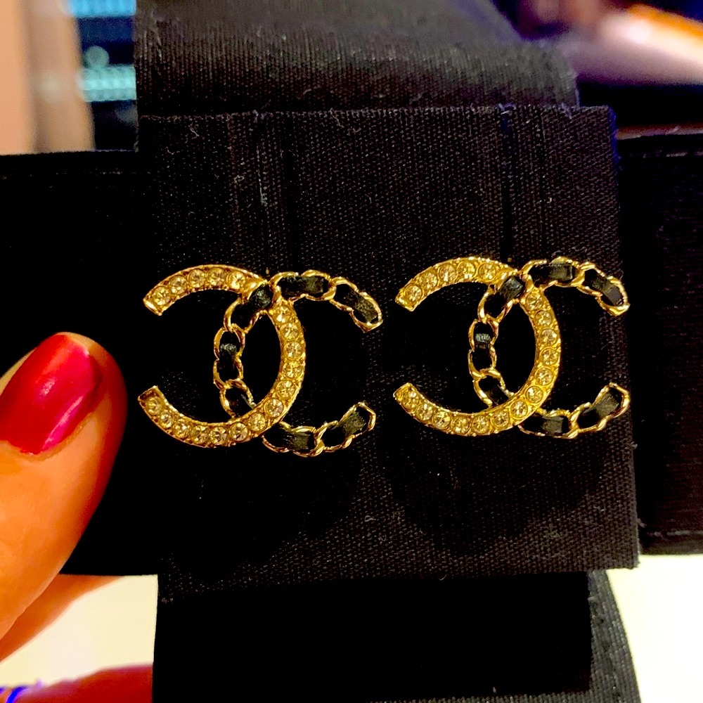 Authentic CHANEL Black Box w/White Camellia /CC black leather/ crystal earrings